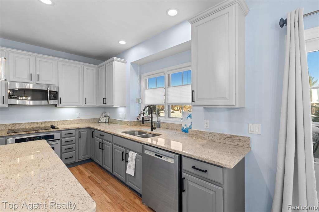 668 Berridge Circle, Lake Orion, MI — Photo 17