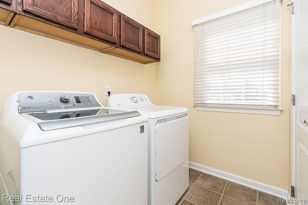 523 WYNSTONE Circle N, Oakland, MI — Photo 22