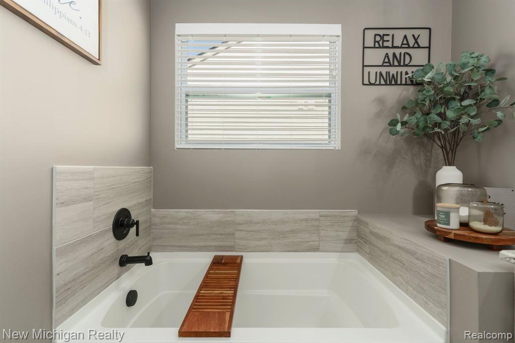 6620 CHANDLER Drive, Belleville, MI 48111 — Photo 36