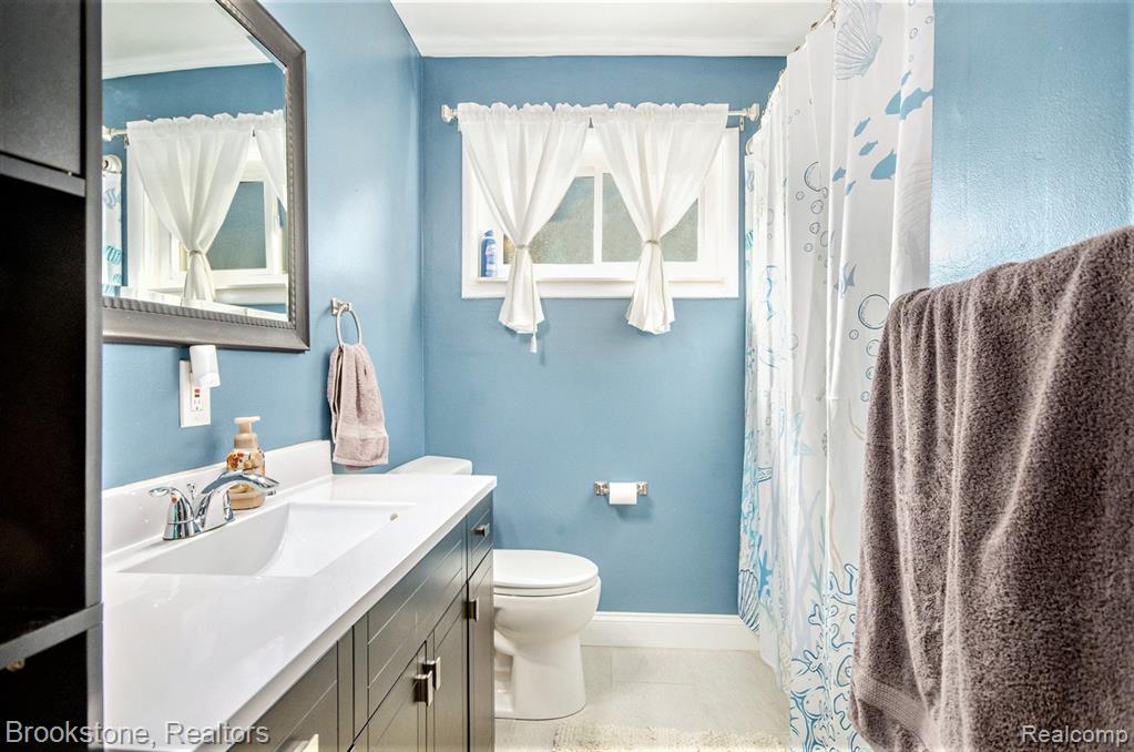 4114 LINCOLN Boulevard, Dearborn Heights, MI 48125 — Photo 14