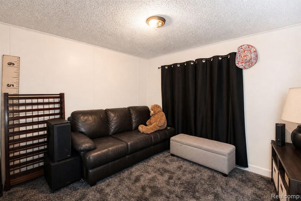 29193 Hazelwood, Flat Rock, MI 48134 — Photo 12