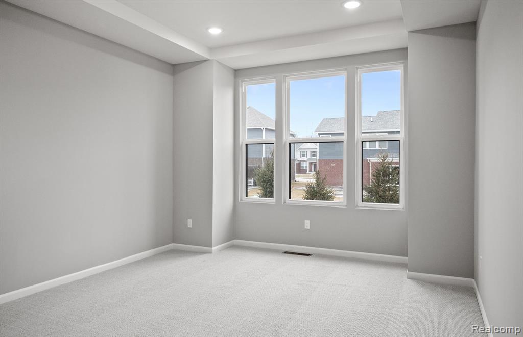55638 OAK POINTE Drive, Utica, MI 48315 — Photo 12