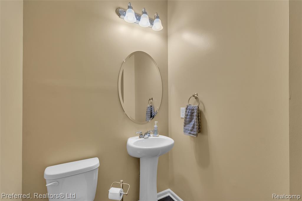 49720 Shoreline Drive, Canton, MI 48187 — Photo 10