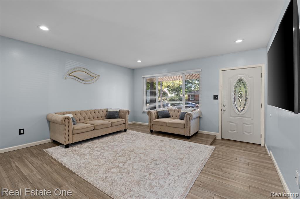 8057 Helen, Center Line, MI 48015 — Photo 3
