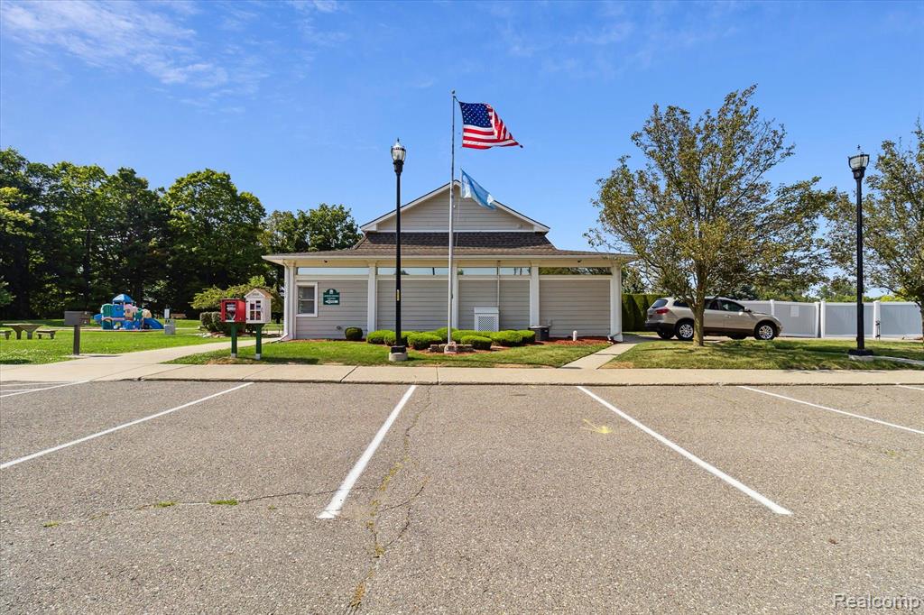 39809 VILLAGE WOOD Lane, Novi, MI — Photo 2