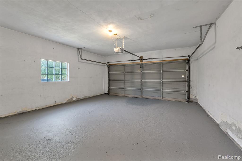 26327 Woodworth Circle, Dearborn Heights, MI 48127 — Photo 43