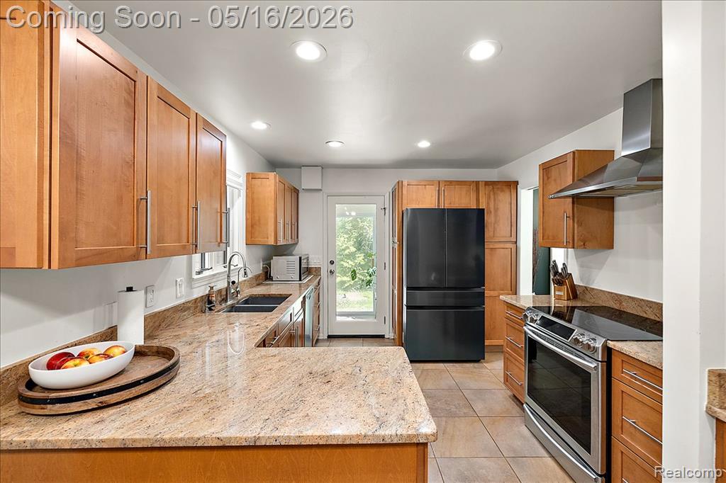 28455 Wellington Street, Farmington, MI 48334 — Photo 40