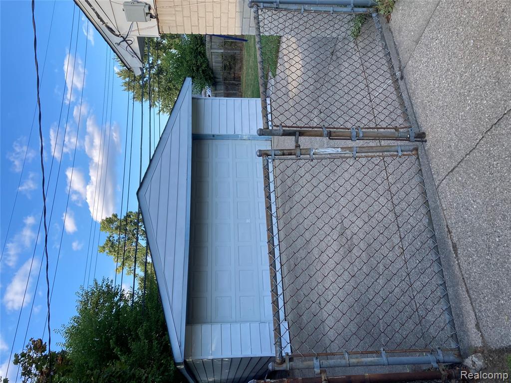 931 E Kalama Avenue, Madison Heights, MI 48071 — Photo 4
