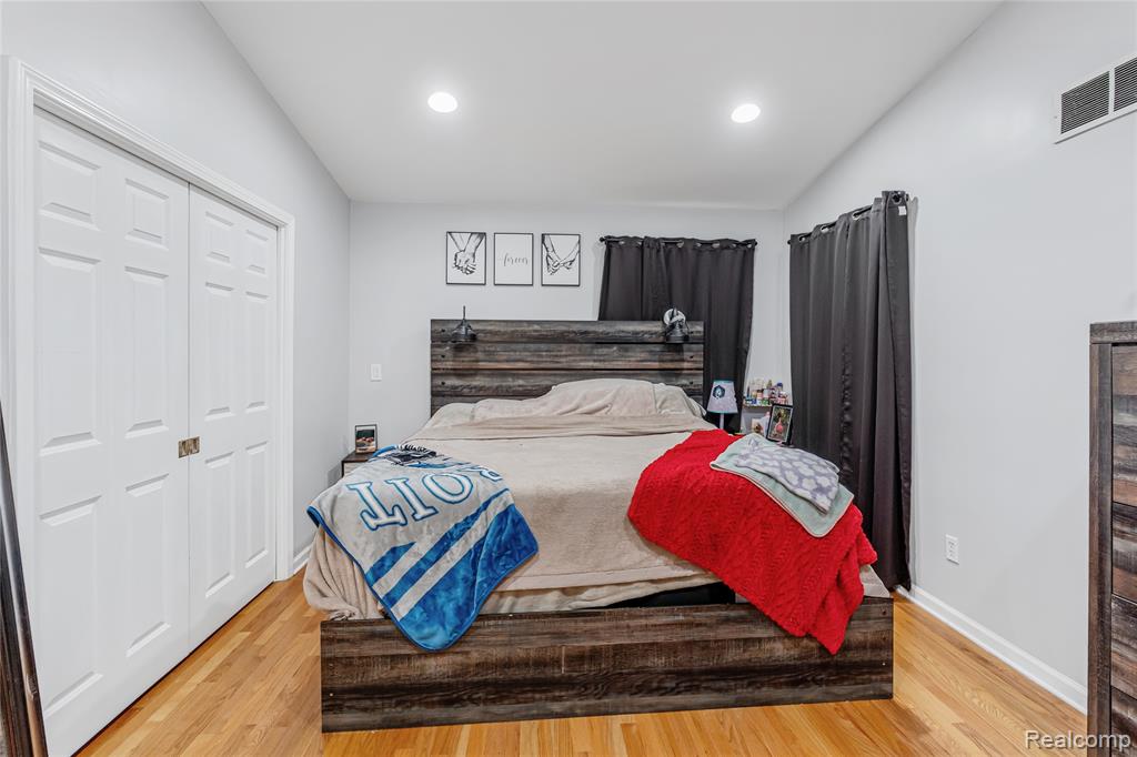 1070 Woodview Drive, Flint, MI 48507 — Photo 37