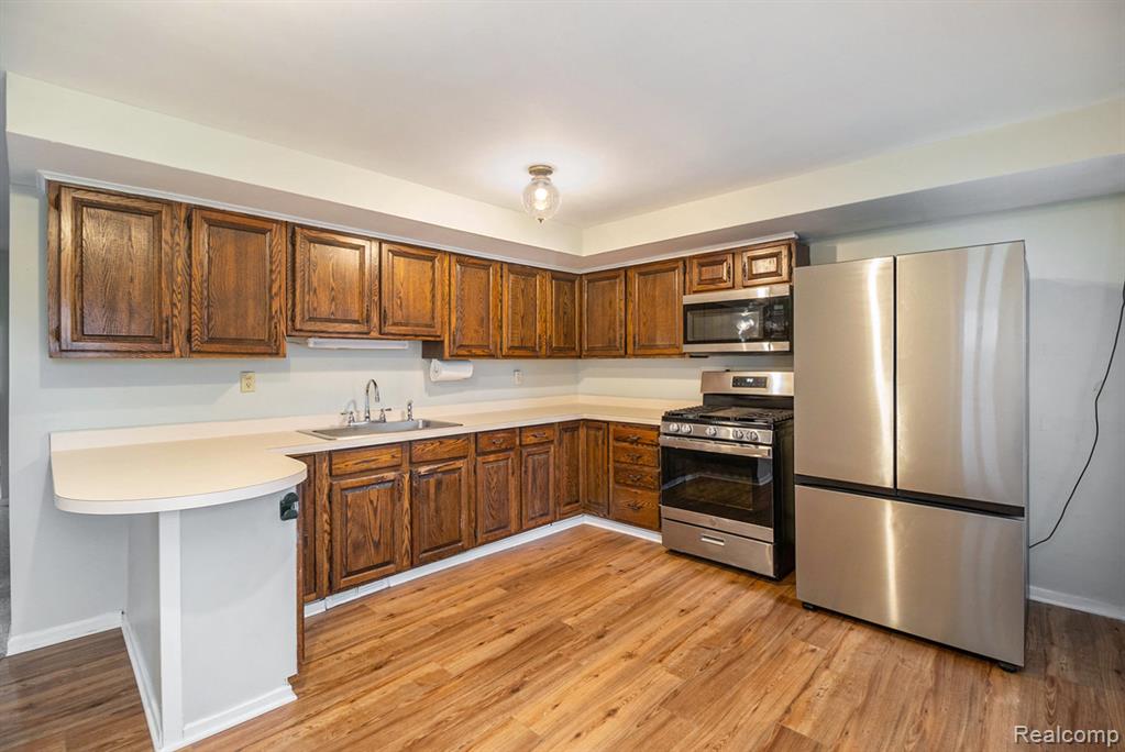 242 BROADWAY, Davisburg, MI 48350 — Photo 10