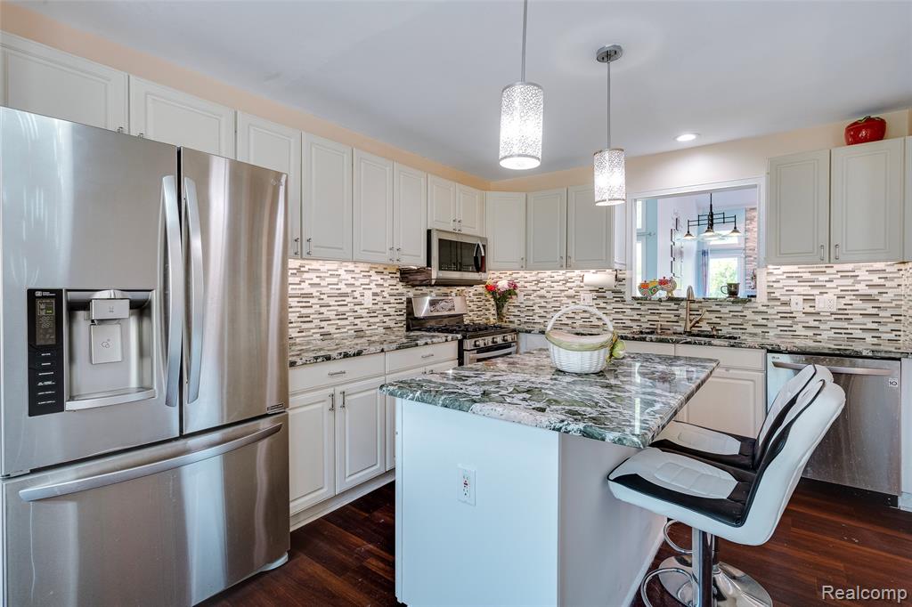 43730 Algonquin Drive, Novi, MI — Photo 13