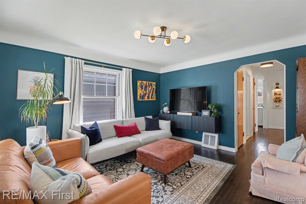 560 E Oakridge Street, Ferndale, MI 48220 — Photo 8