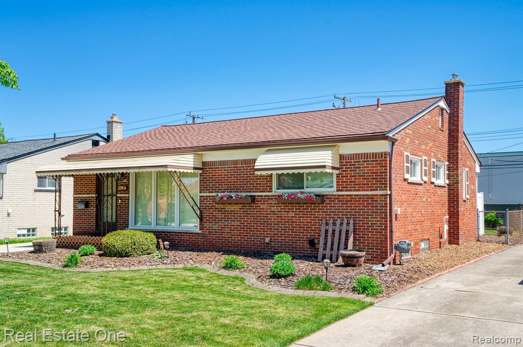 8744 SHARI Drive, Westland, MI — Photo 2