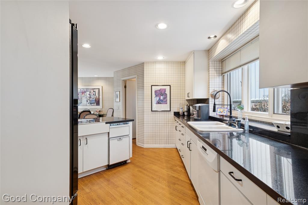 5104 Woodcliff Hill Road W, West Bloomfield, MI 48323 — Photo 20