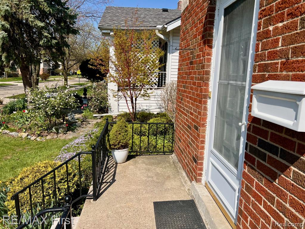 1618 Anita Avenue, Grosse Pointe Woods, MI 48236 — Photo 2