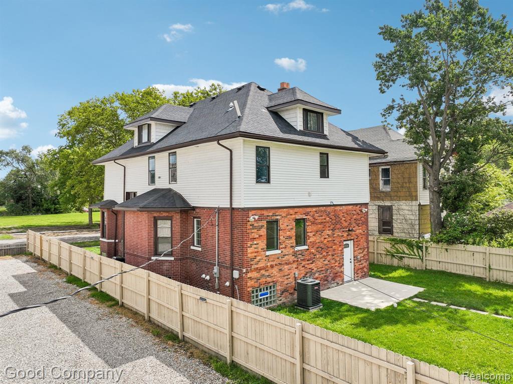 1645 CADILLAC Boulevard, Detroit, MI 48214 — Photo 41