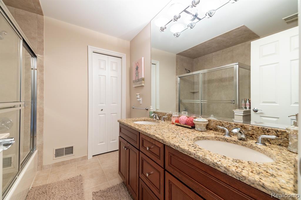 6458 ENCLAVE Drive, Clarkston, MI 48348 — Photo 48