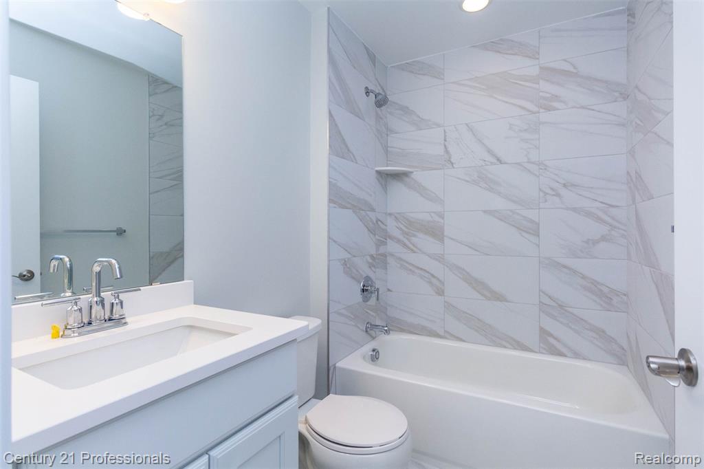 4849 Parkside Lane, Troy, MI 48085 — Photo 22