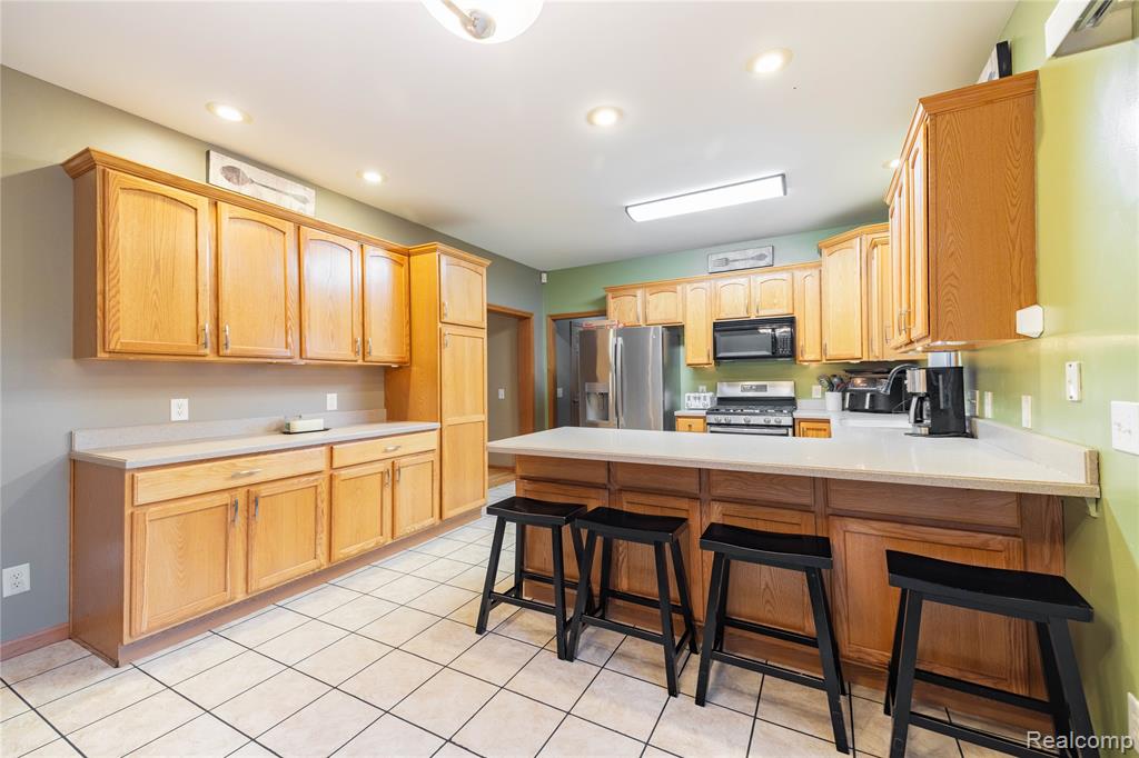 28101 Elwell Road, Belleville, MI 48111 — Photo 5