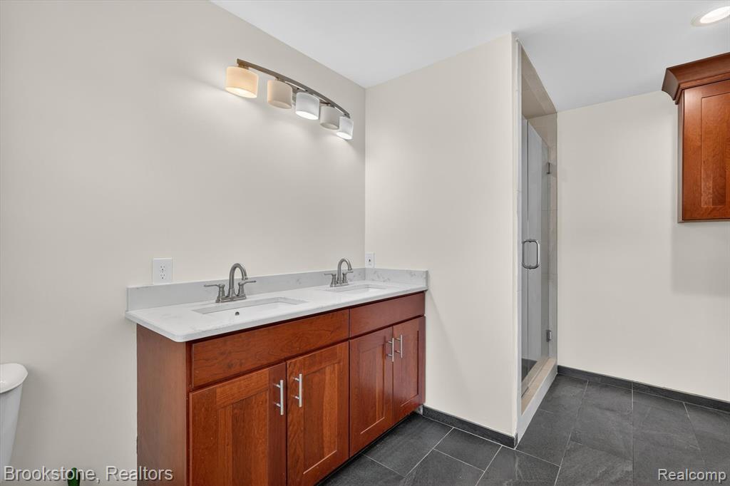 3695 Lotus Drive, Waterford, MI 48329 — Photo 21