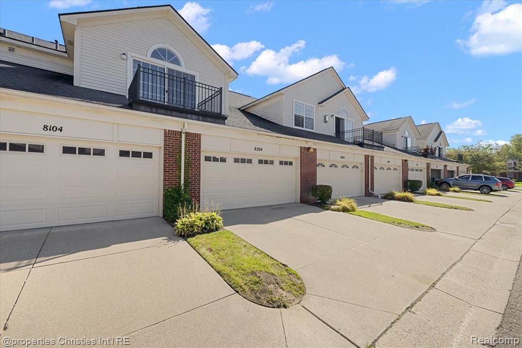 8204 Alexa Drive, Commerce Twp, MI 48390 — Photo 8