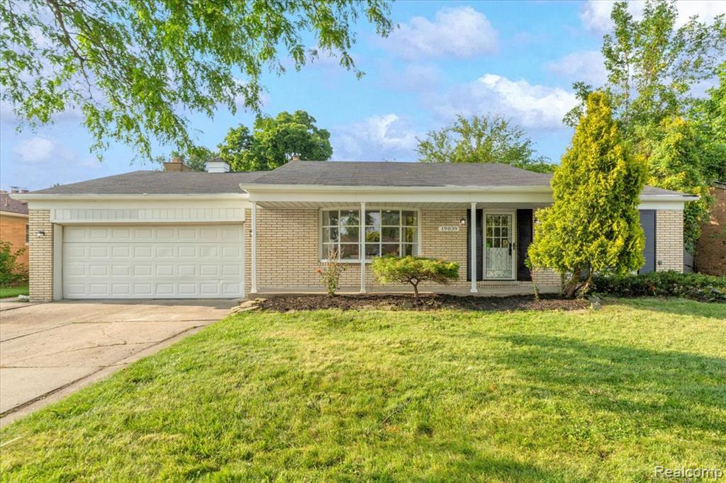 19039 Elsmere Avenue, Eastpointe, MI 48021 — Photo 2