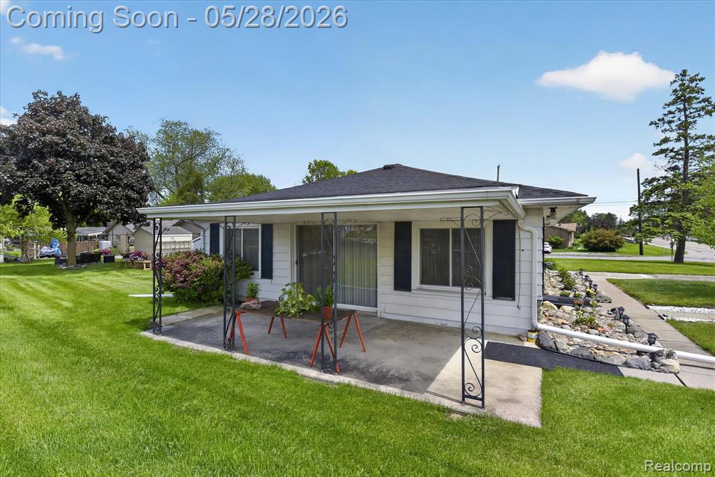 29886 Pointe Drive, Rockwood, MI — Photo 35
