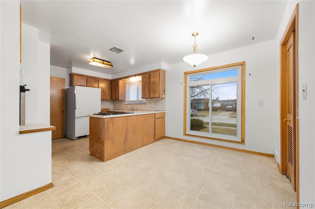 28876 Palm Beach Drive, Warren, MI 48093 — Photo 9