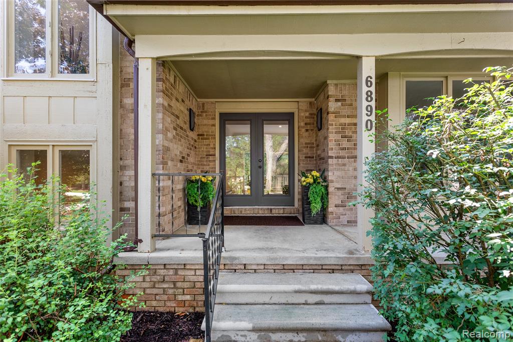 6890 Duchess Court, Troy, MI 48098 — Photo 2