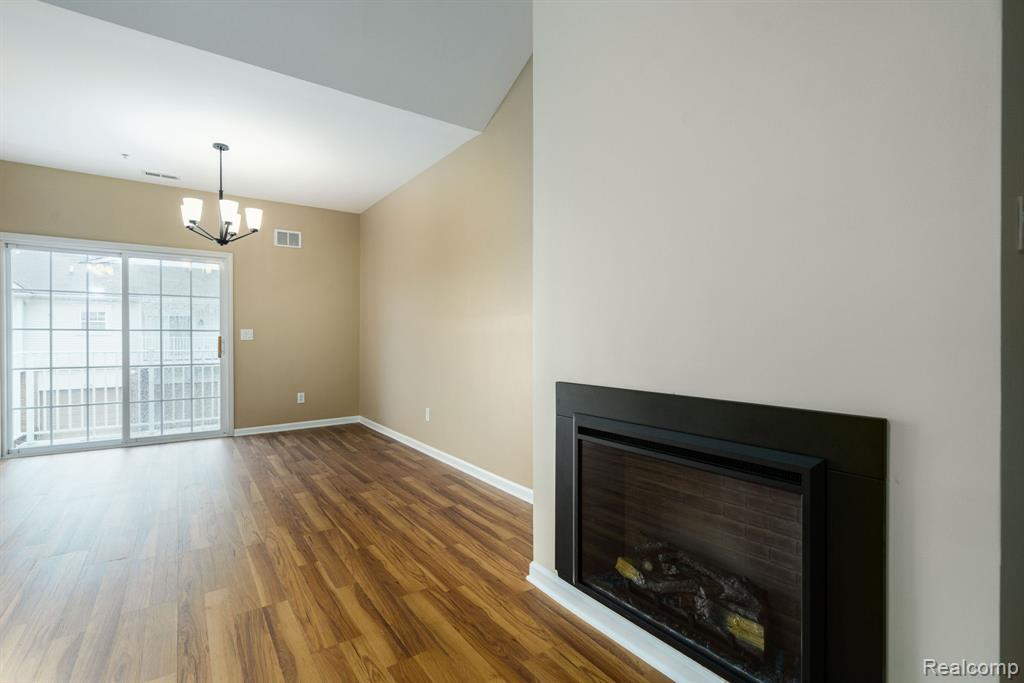 5200 ADDINGTON Drive, 49, Commerce Twp, MI 48390 — Photo 6