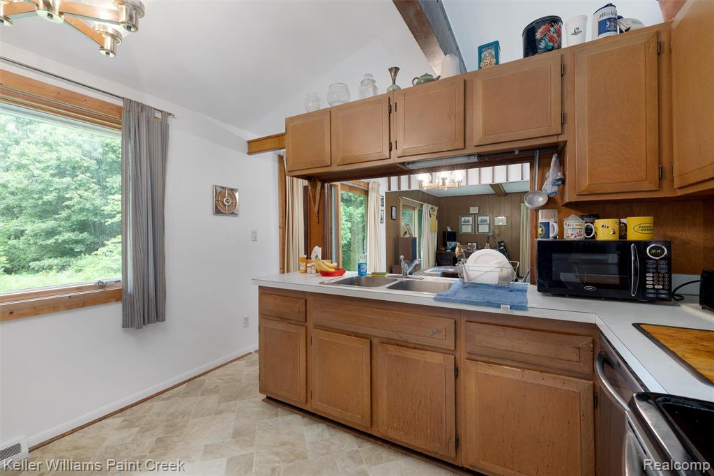4464 Foxwood Drive, Milford, MI 48380 — Photo 23