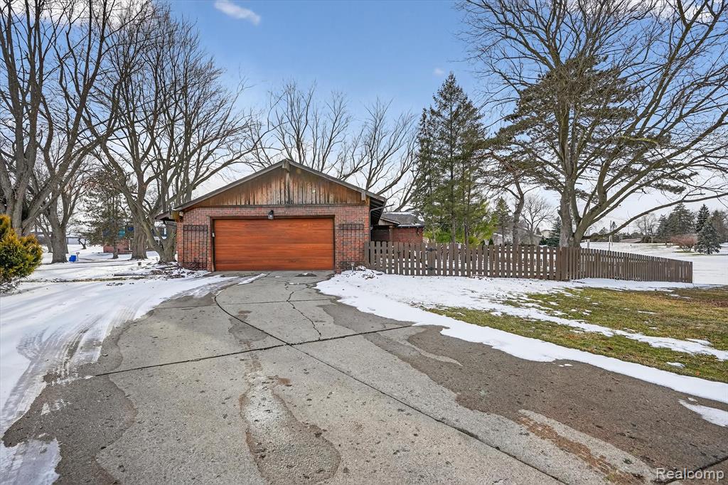 5397 Sutton Place, Grand Blanc, MI 48439 — Photo 36