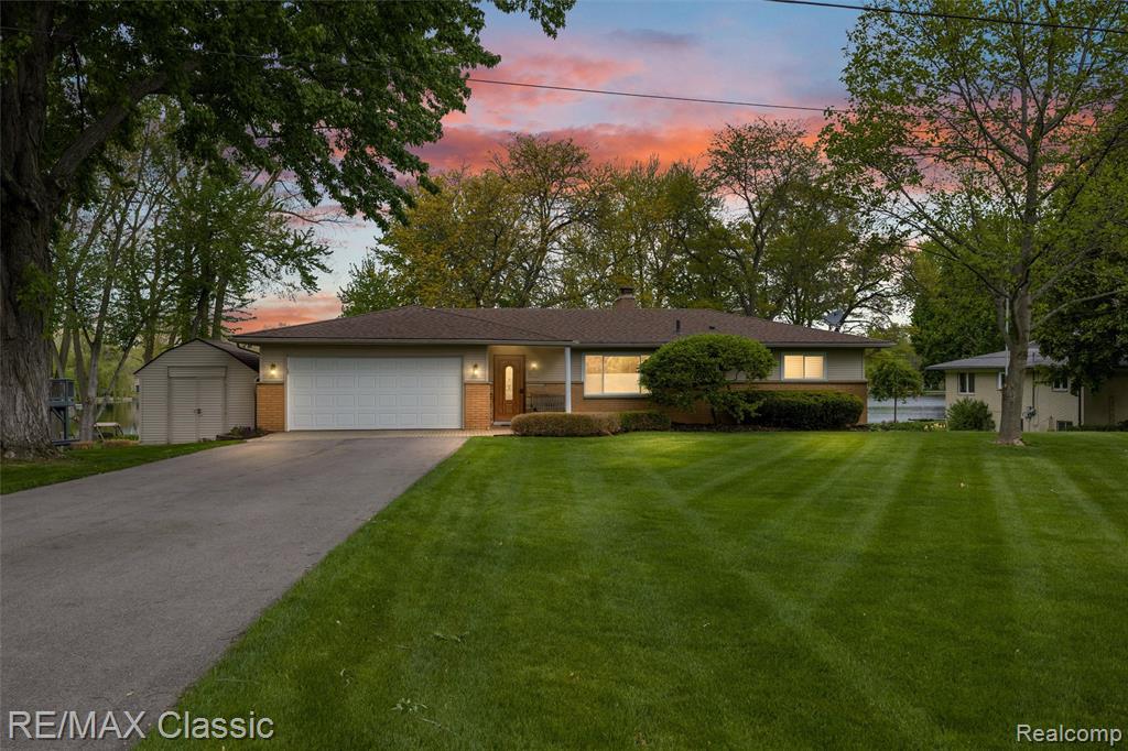 804 Bonita Drive, White Lake, MI 48383
