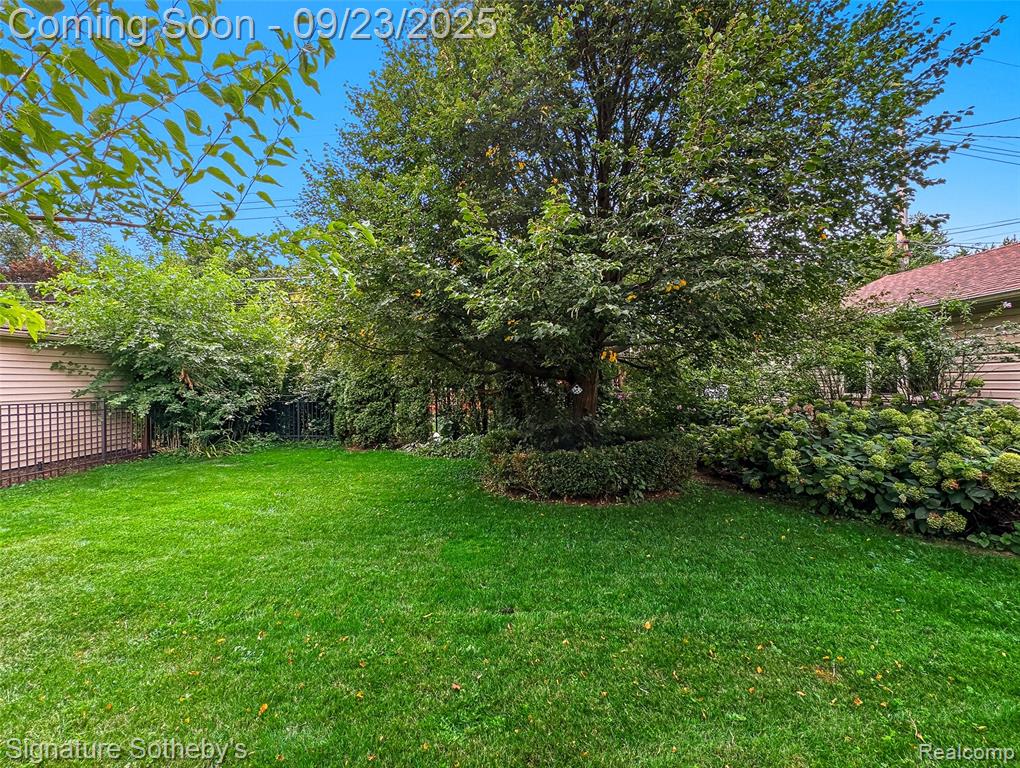 16207 Wetherby Street, Beverly Hills, MI 48025 — Photo 22
