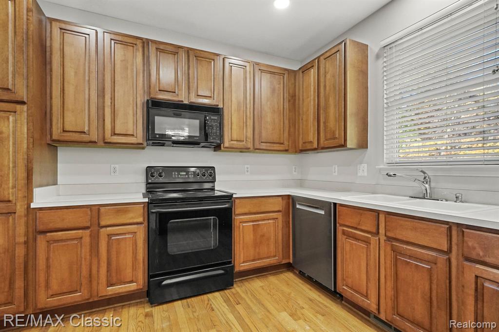 43008 EMERSON Way, Novi, MI — Photo 10