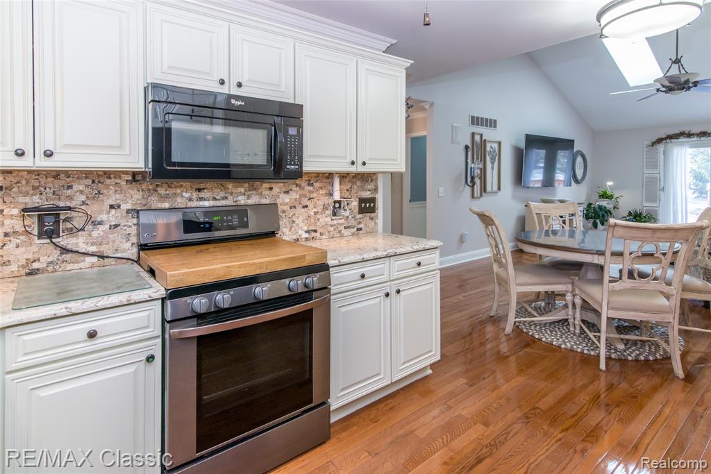 4655 Summer Ridge Drive, 17, Howell, MI 48843 — Photo 19