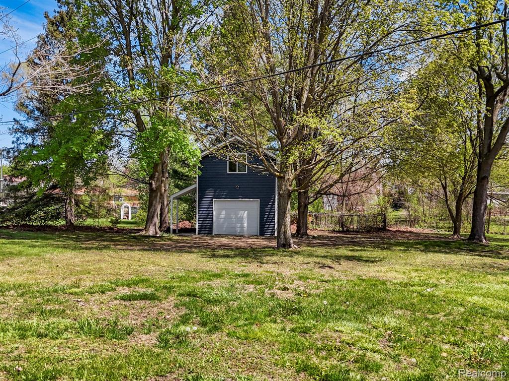 579 S HOSPITAL Road, Waterford, MI 48327 — Photo 43