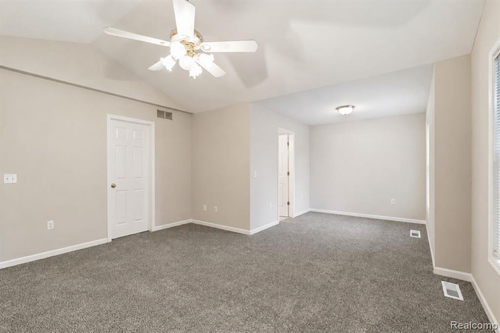 8091 Prestonwood Court, Flushing, MI 48433 — Photo 20