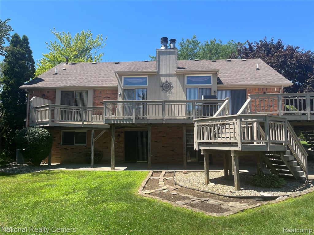 17610 Farmcrest Lane, Northville, MI 48168 — Photo 2
