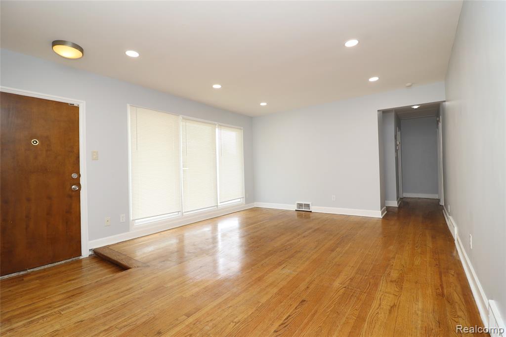 8555 Berwyn, Dearborn Heights, MI 48127 — Photo 9