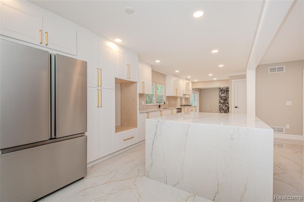21993 Riverview Drive, Beverly Hills, MI 48025 — Photo 30