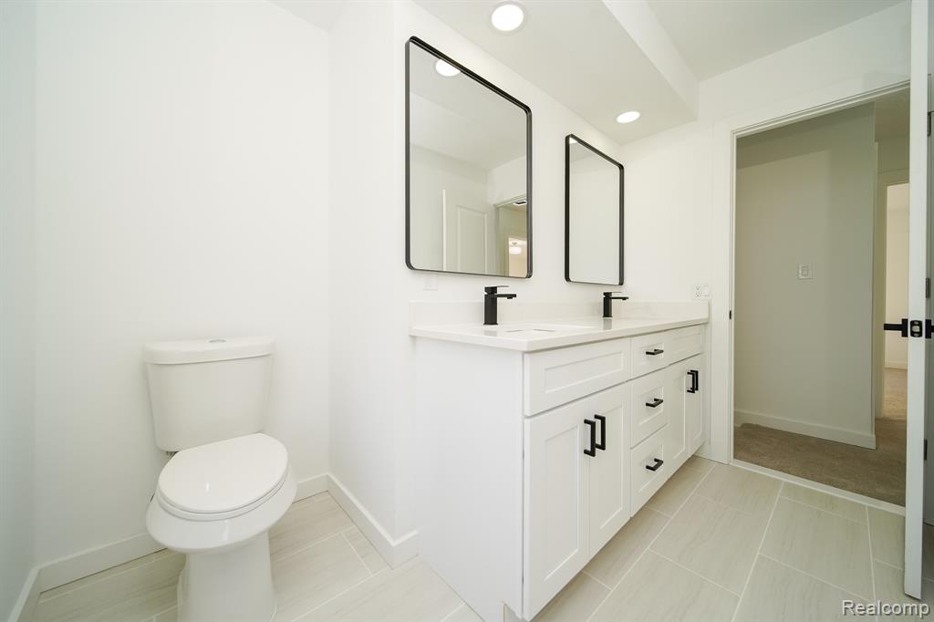 4060 Franklin Park Drive, Sterling Heights, MI 48310 — Photo 35