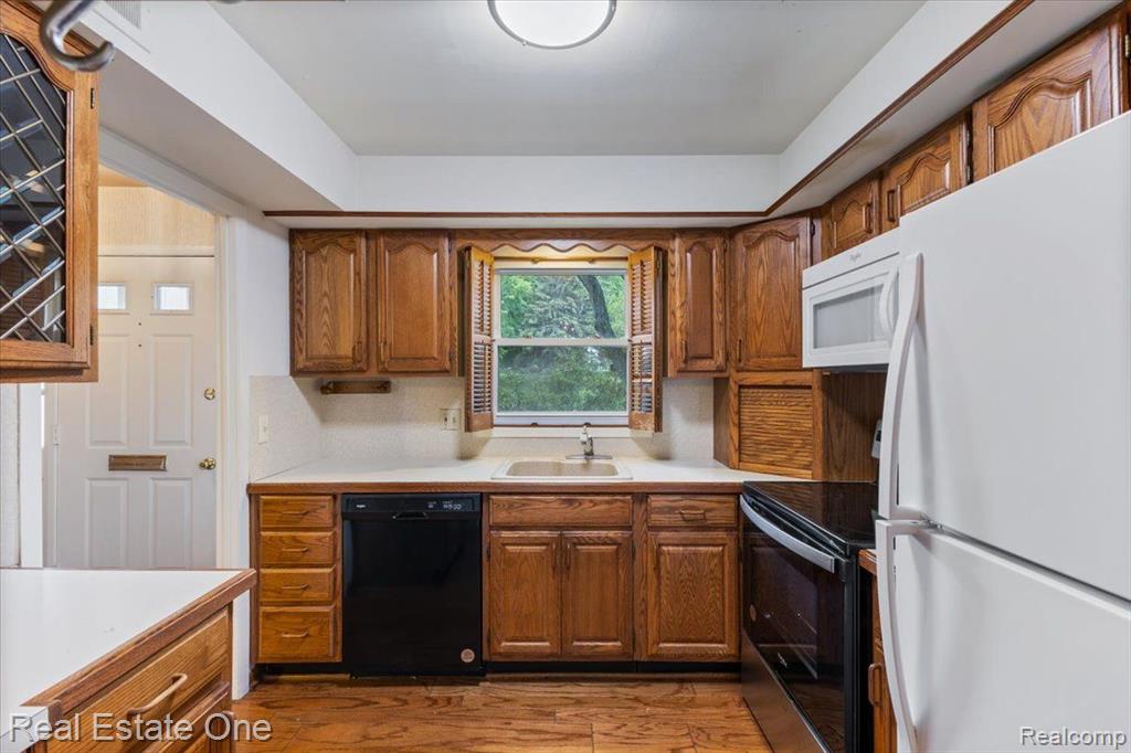 1649 BRENTWOOD Drive, 140, Troy, MI 48098 — Photo 19