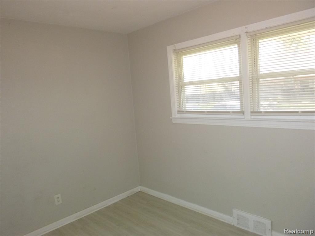 10078 Heyden Court, Detroit, MI 48228 — Photo 12
