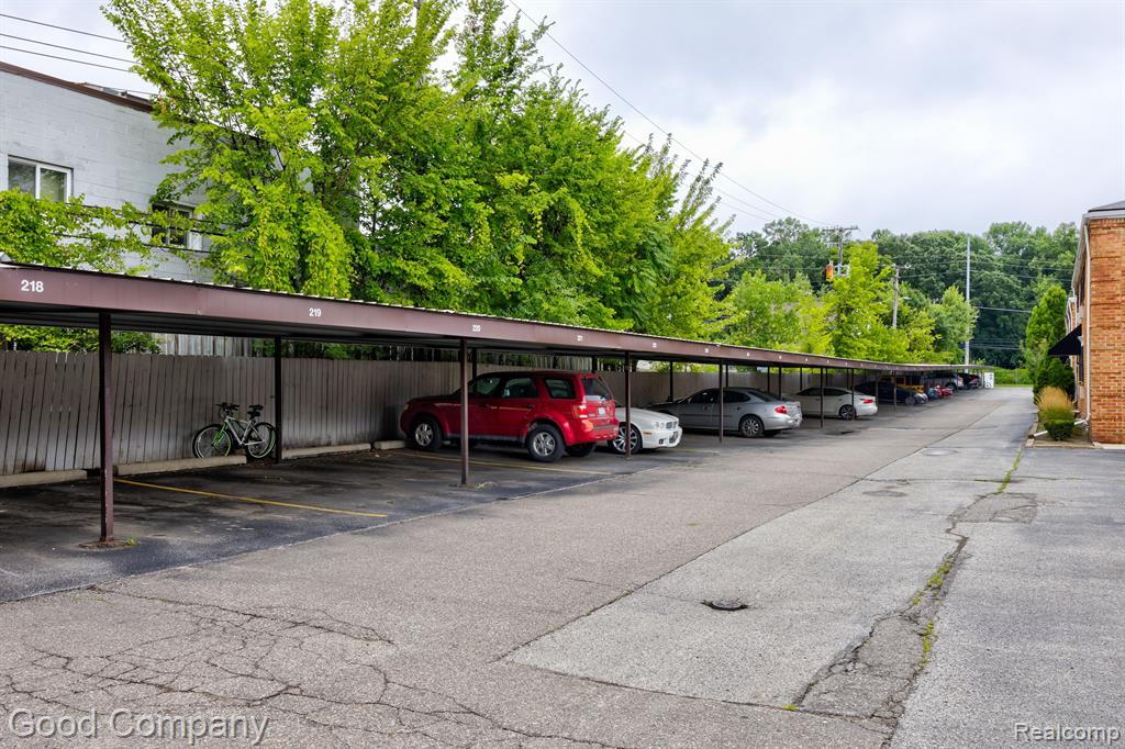 2445 TORQUAY Avenue, 203, Royal Oak, MI 48073 — Photo 32