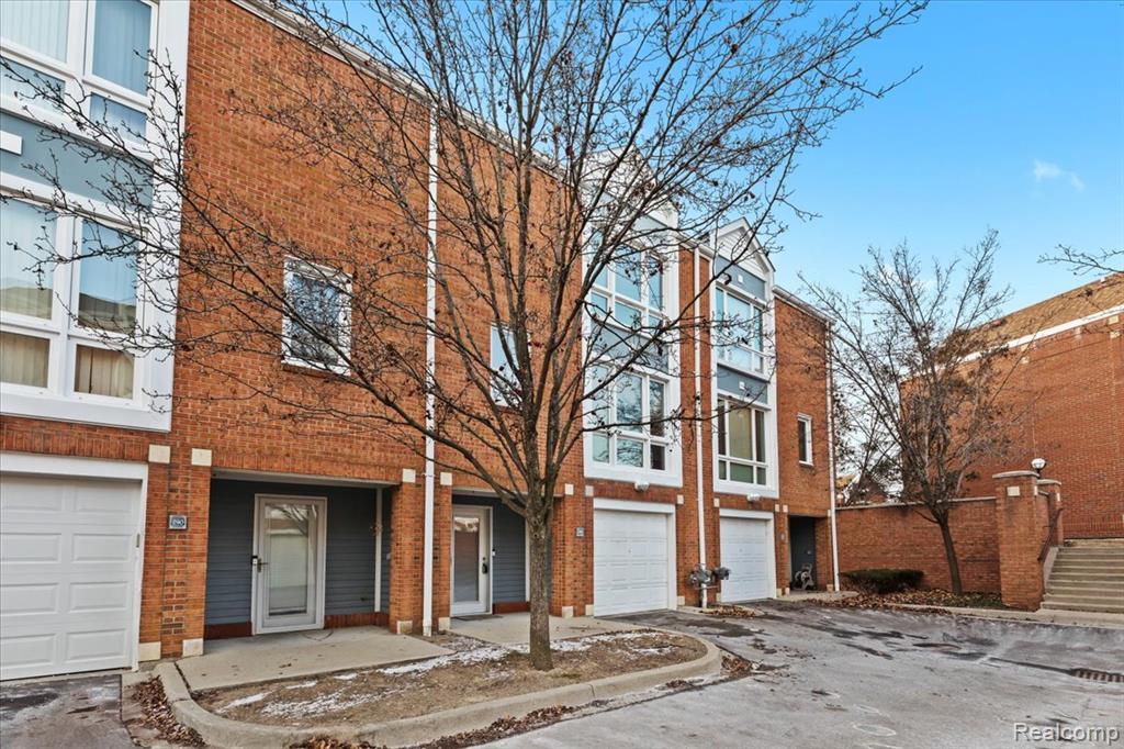 294 Main Sail Court, 22, Detroit, MI 48207 — Photo 2