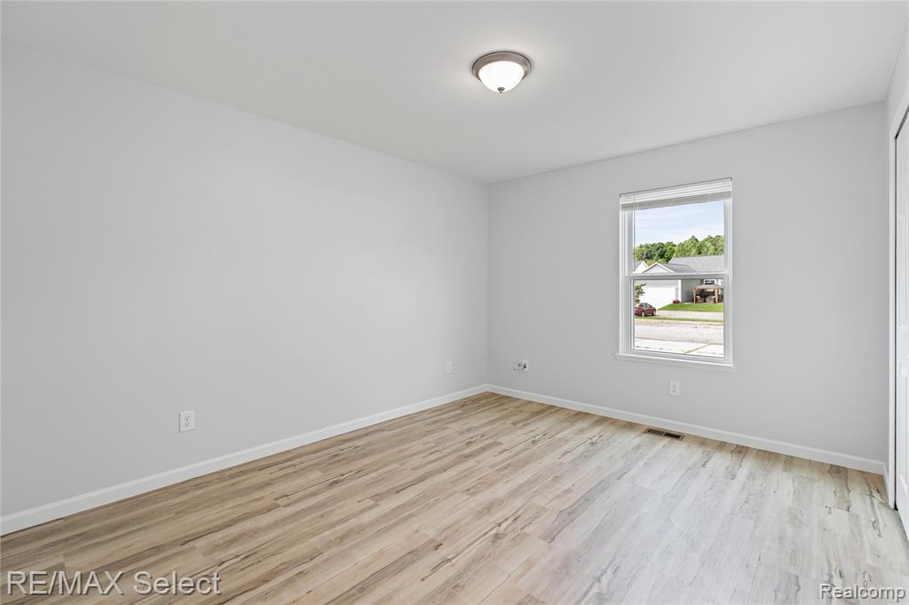 4487 Home Town Drive, Flint, MI 48506 — Photo 8
