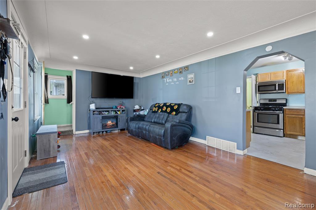 7011 Belton Street, Garden City, MI — Photo 8