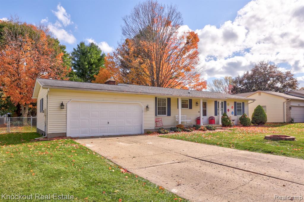6123 King Arthur Drive, Swartz Creek, MI 48473 — Photo 2