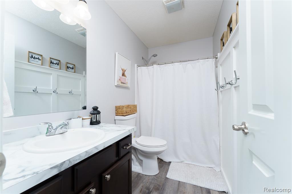 7047 Bennington Greens Drive, Owosso, MI 48867 — Photo 19